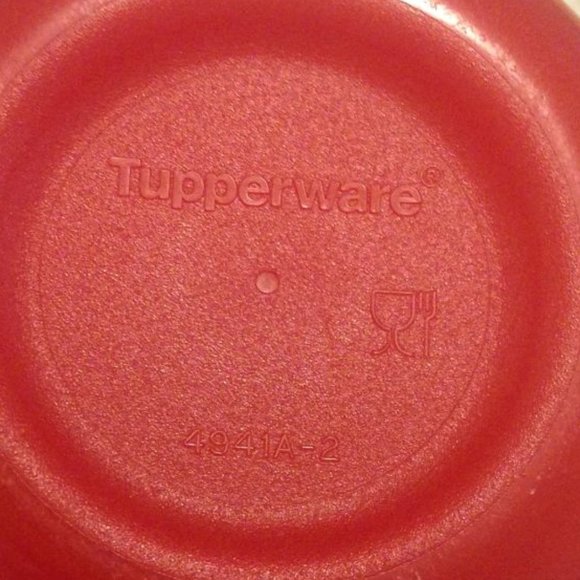 Tupperware Apple Keeper collectible - Picture 3 of 4
